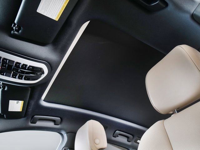 Certified 2025 Porsche Macan 2.0L I4 Turbo image 25