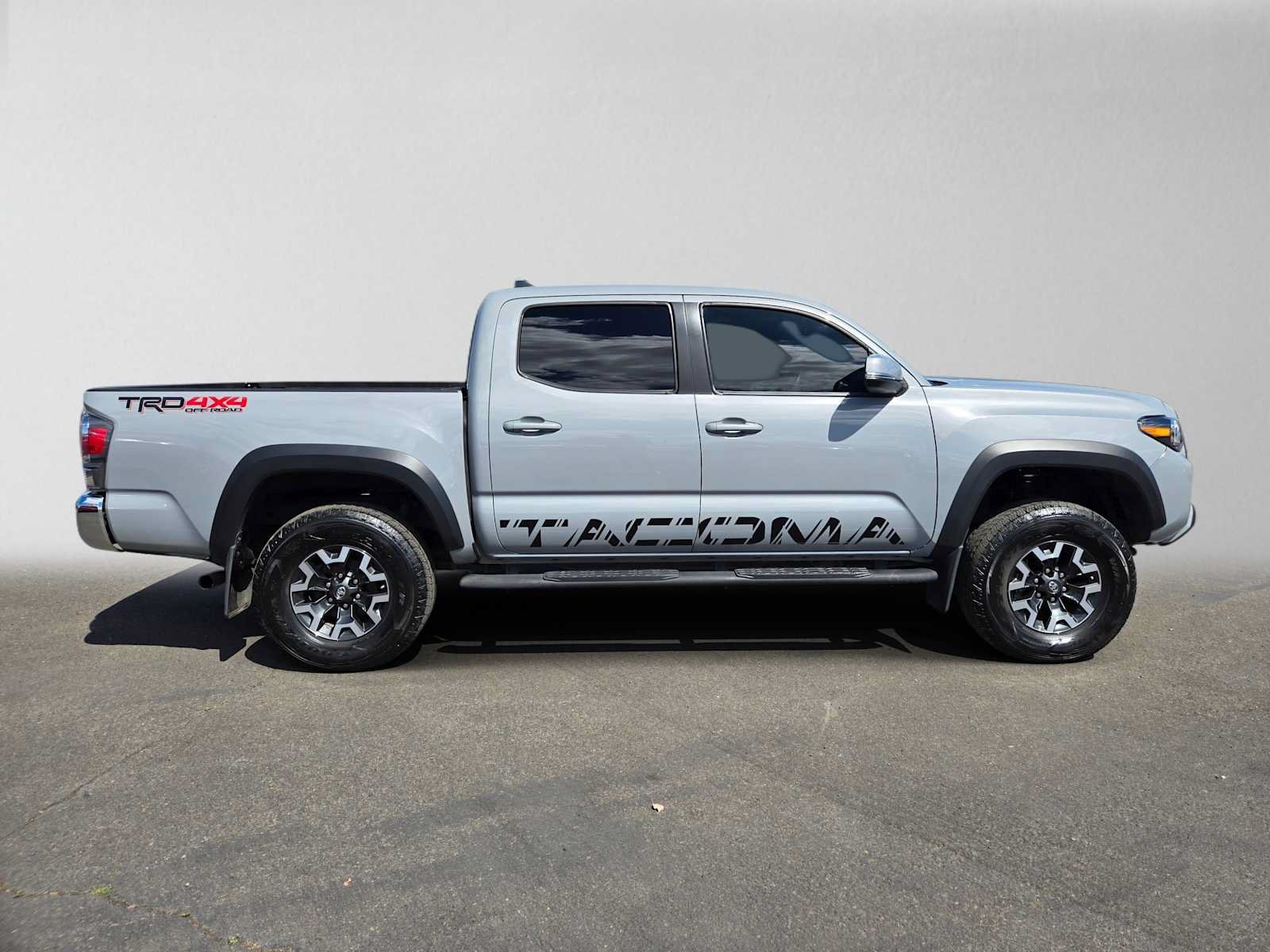 Certified 2020 Toyota Tacoma TRD Off-Road AWD/4WD image 2