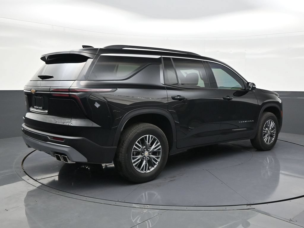Used 2025 Chevrolet Traverse LT FWD image 5