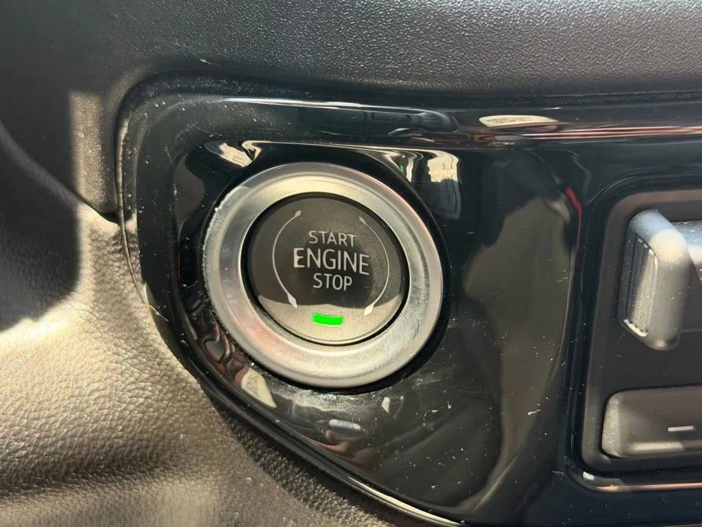 Used 2024 Chevrolet Silverado 1500 LT AWD/4WD image 19