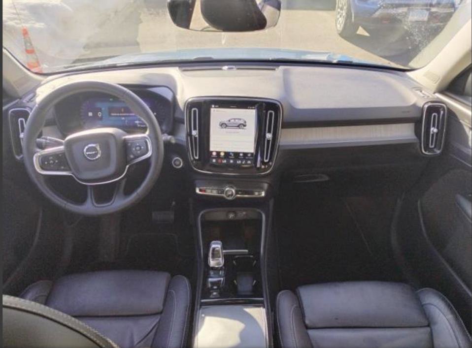 Used 2025 Volvo XC40 B5 Core image 37