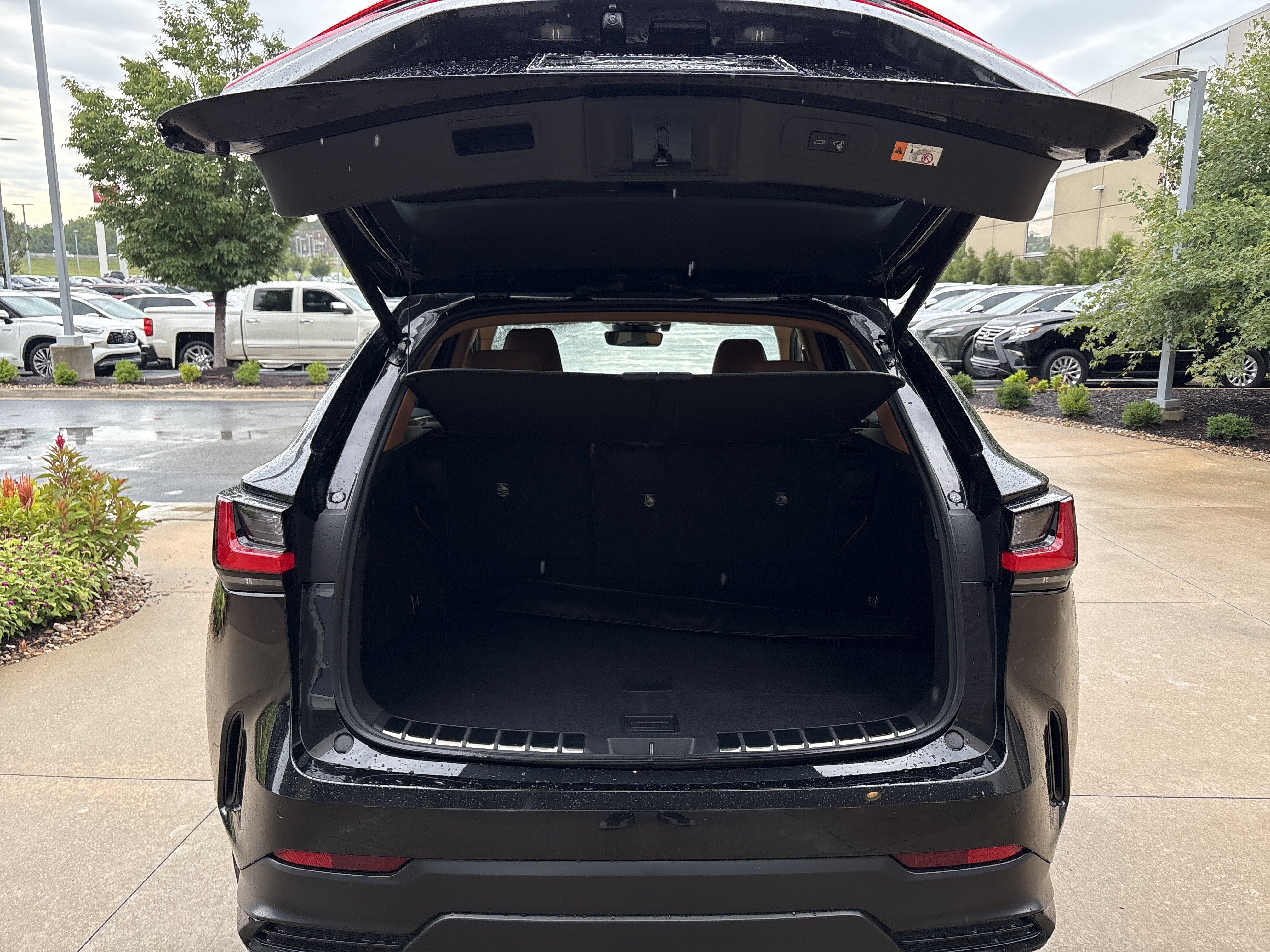 Used 2024 Lexus NX 250 FWD w/ Towing Package (2000 Lbs) image 32