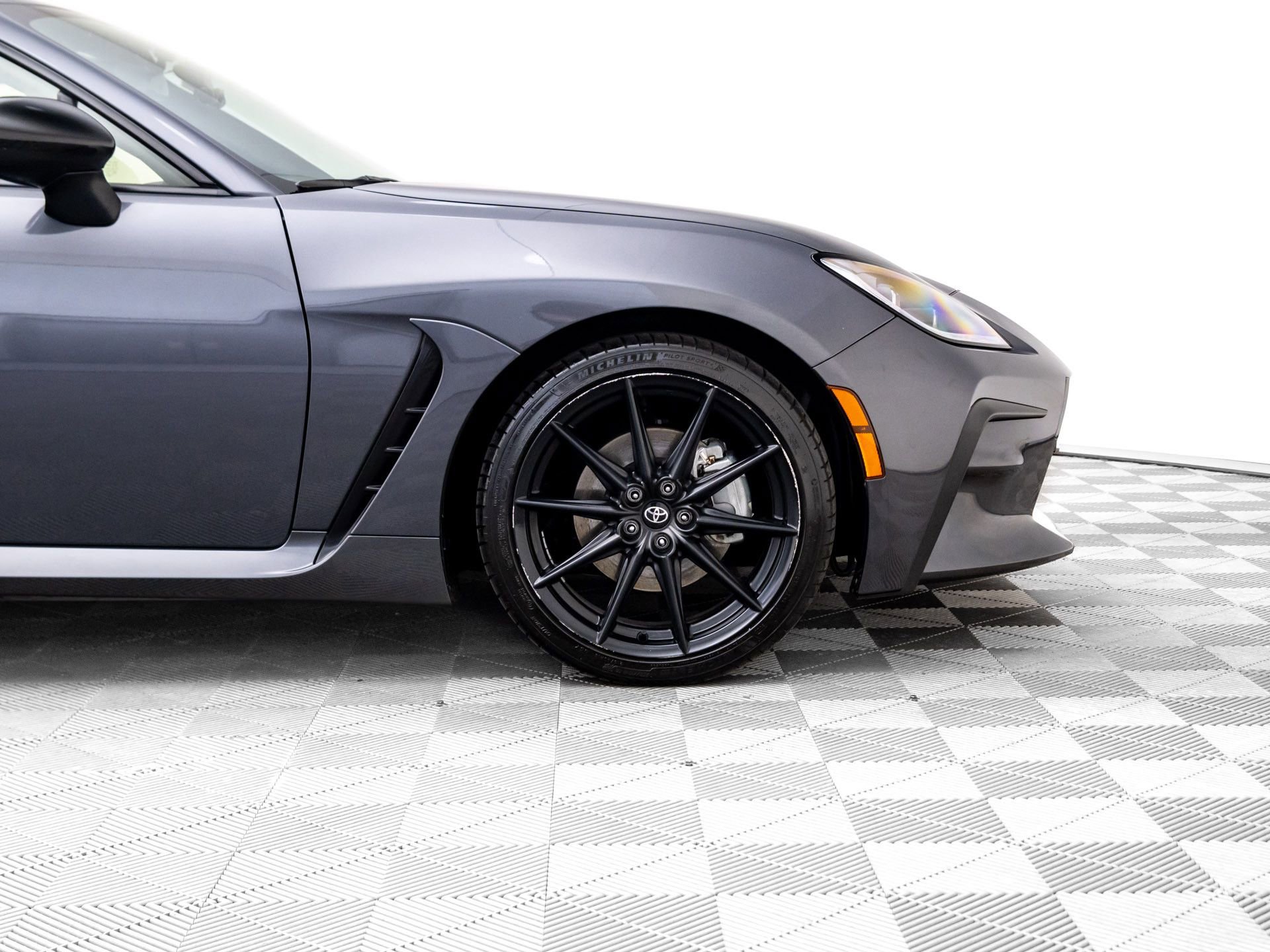 Used 2023 Toyota GR86 Premium w/ ALL Weather Mat Package (TMS) image 29