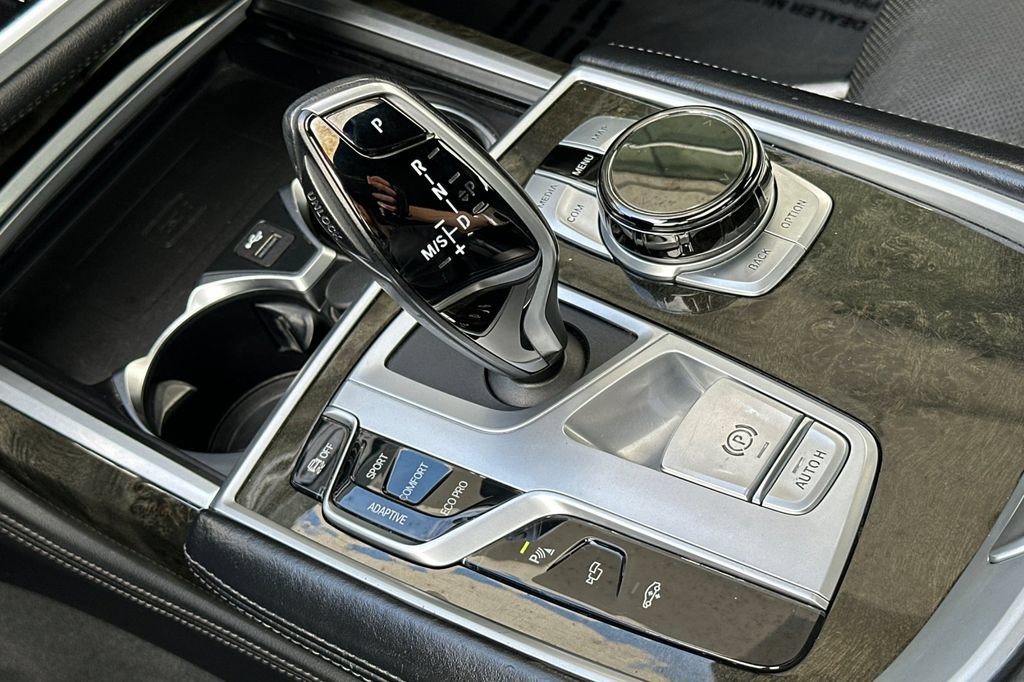 Used 2022 BMW 750i xDrive w/ Executive Package AWD/4WD image 24