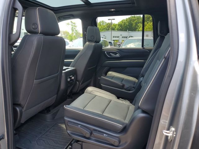 Used 2023 GMC Yukon XL SLT w/ SLT Premium Package AWD/4WD image 16