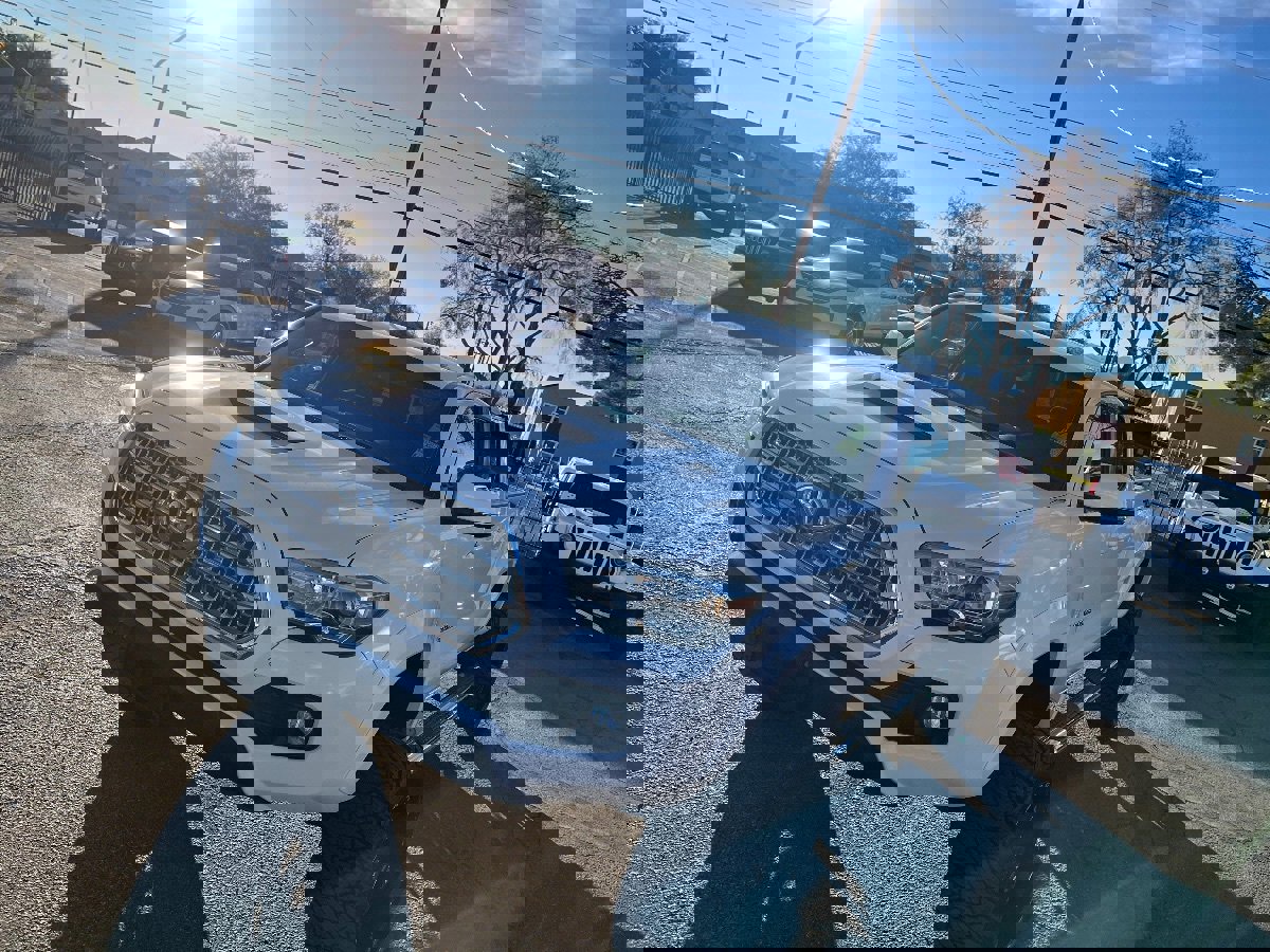 Used 2016 Toyota Tacoma TRD Sport image 44