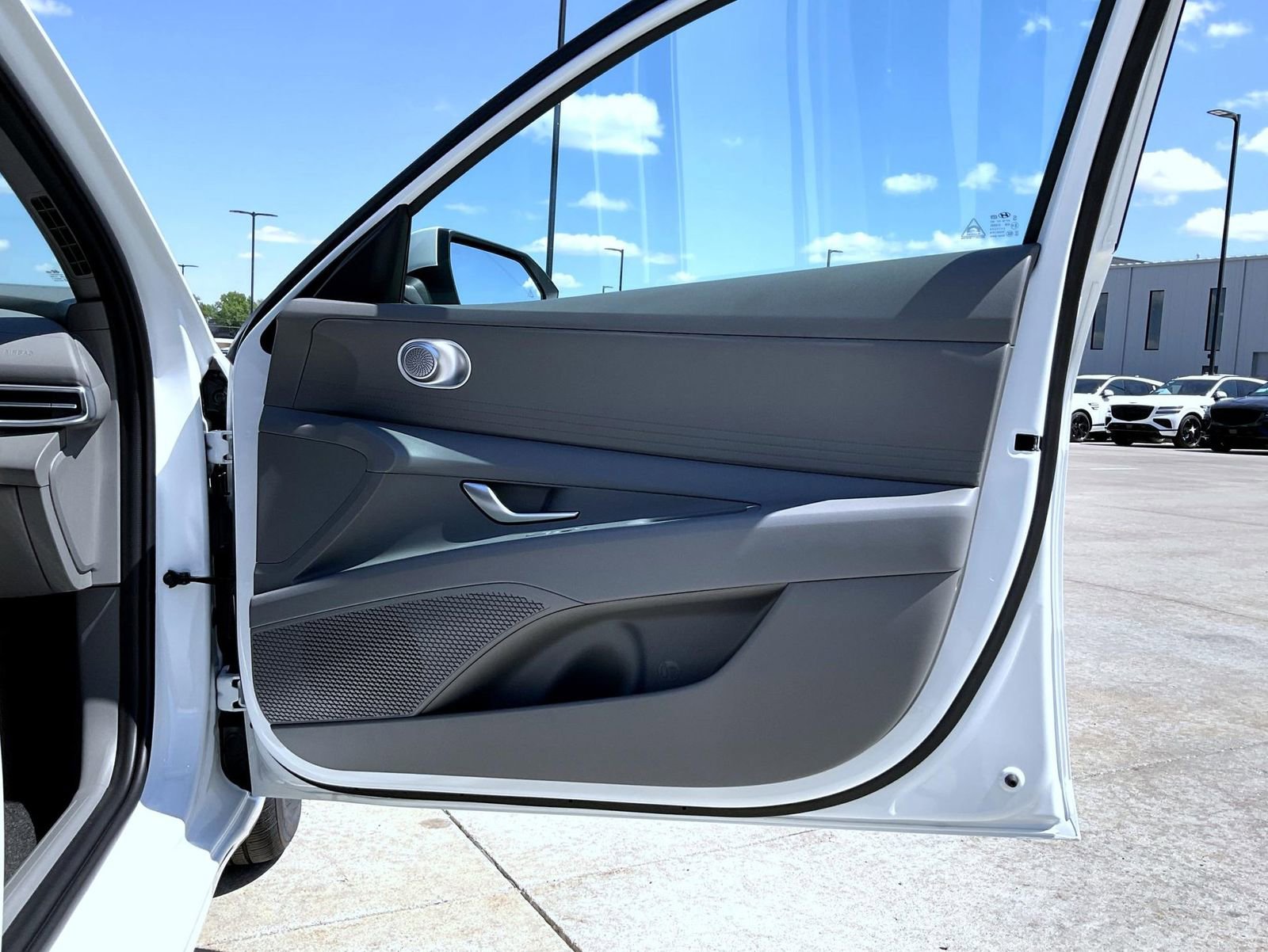 New 2026 Hyundai Elantra SE FWD image 17