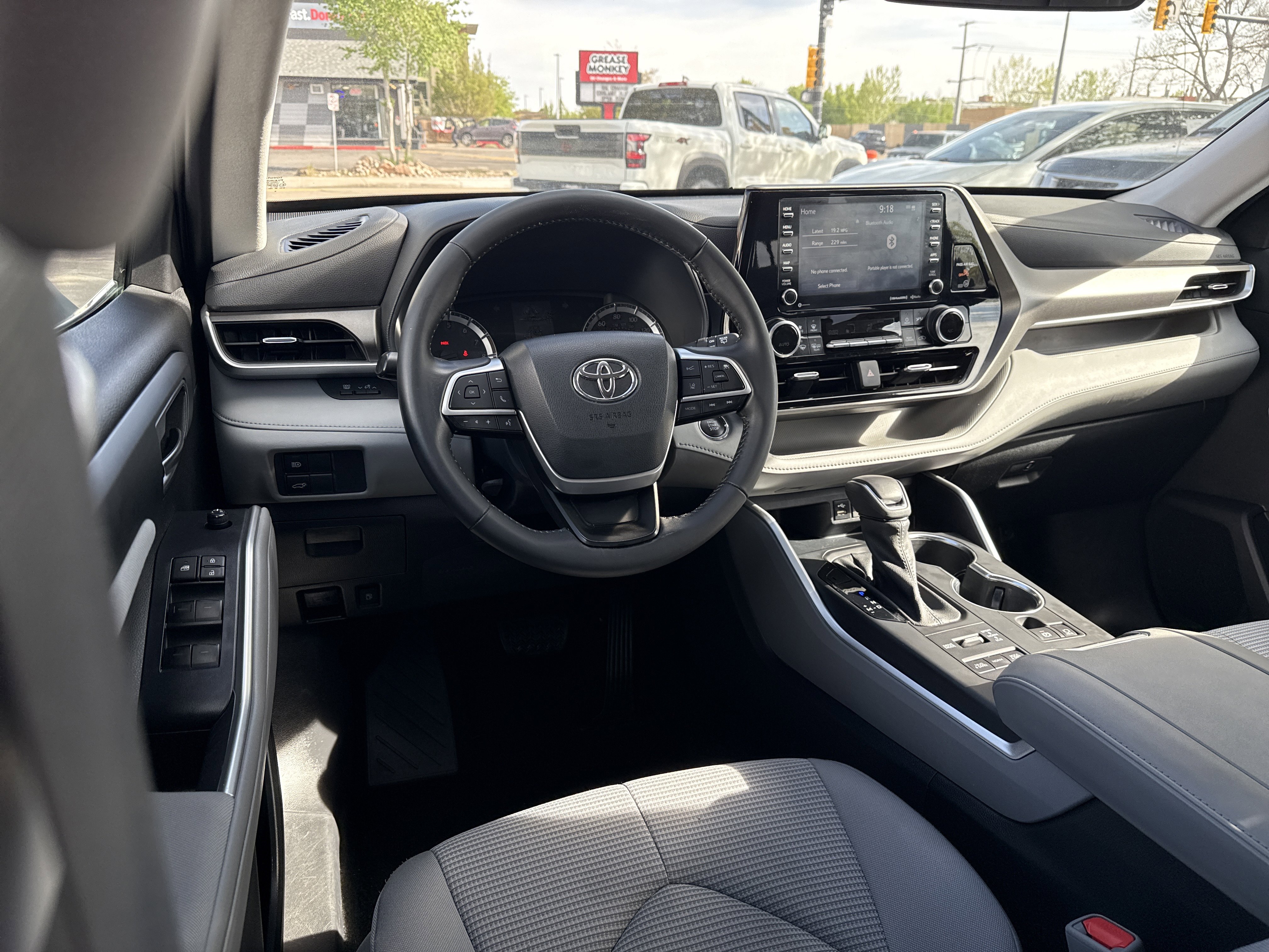 Used 2022 Toyota Highlander LE AWD/4WD image 15