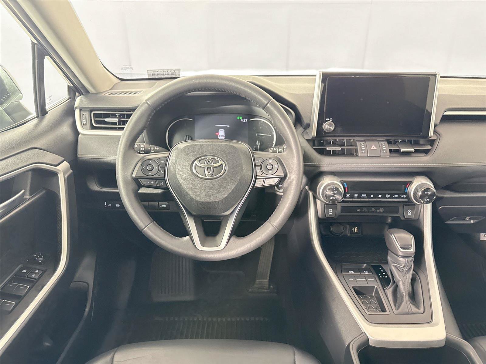 Used 2024 Toyota RAV4 XLE Premium FWD image 31