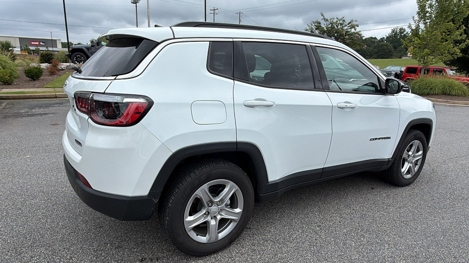 Used 2024 Jeep Compass Latitude AWD/4WD image 8