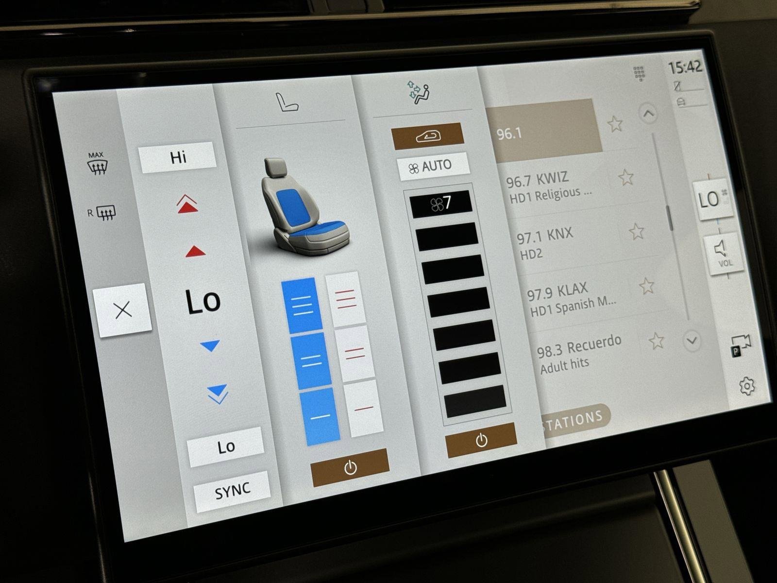 Certified 2025 Land Rover Range Rover Velar Dynamic SE image 21