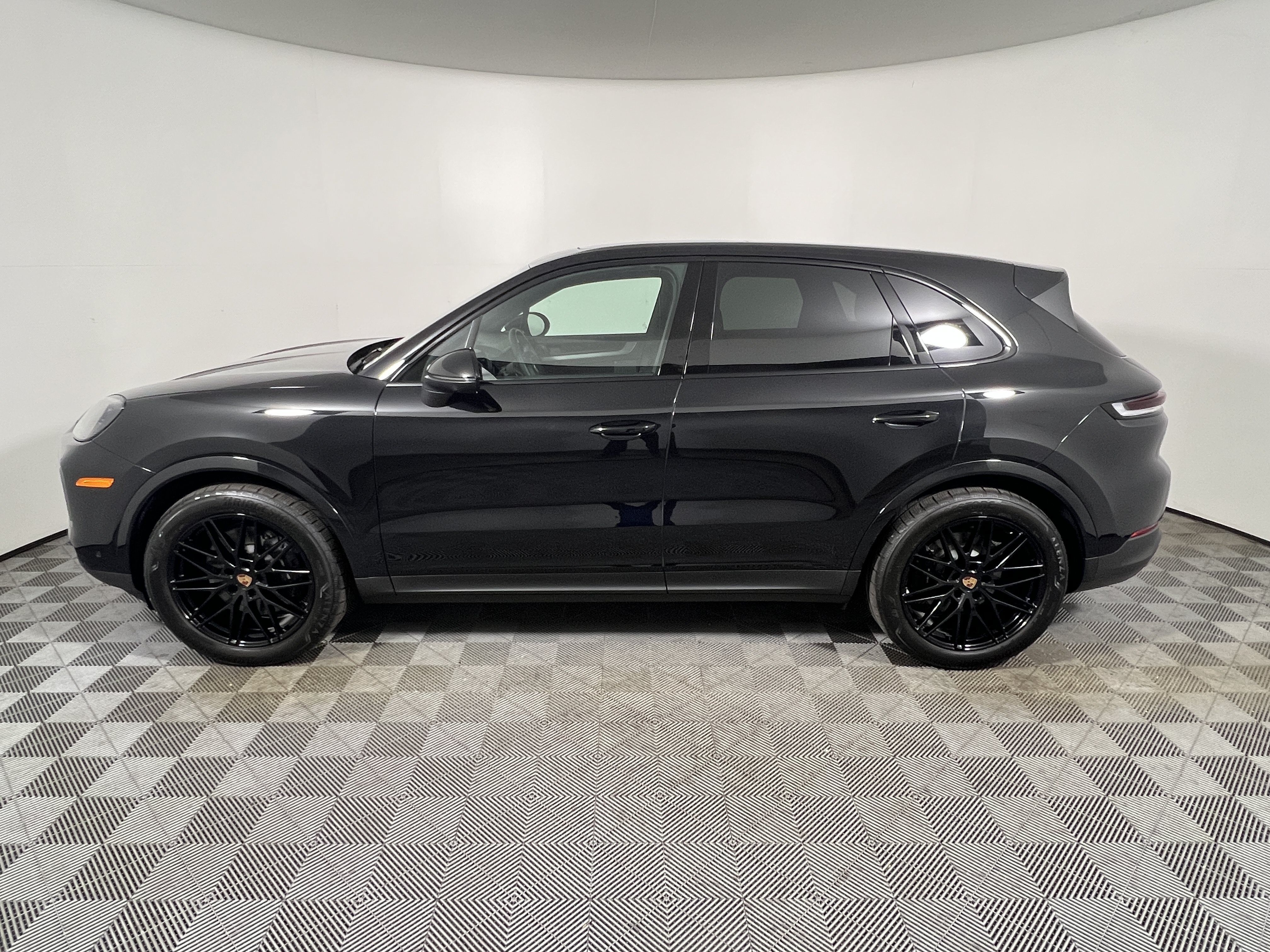 Certified 2026 Porsche Cayenne AWD/4WD image 2