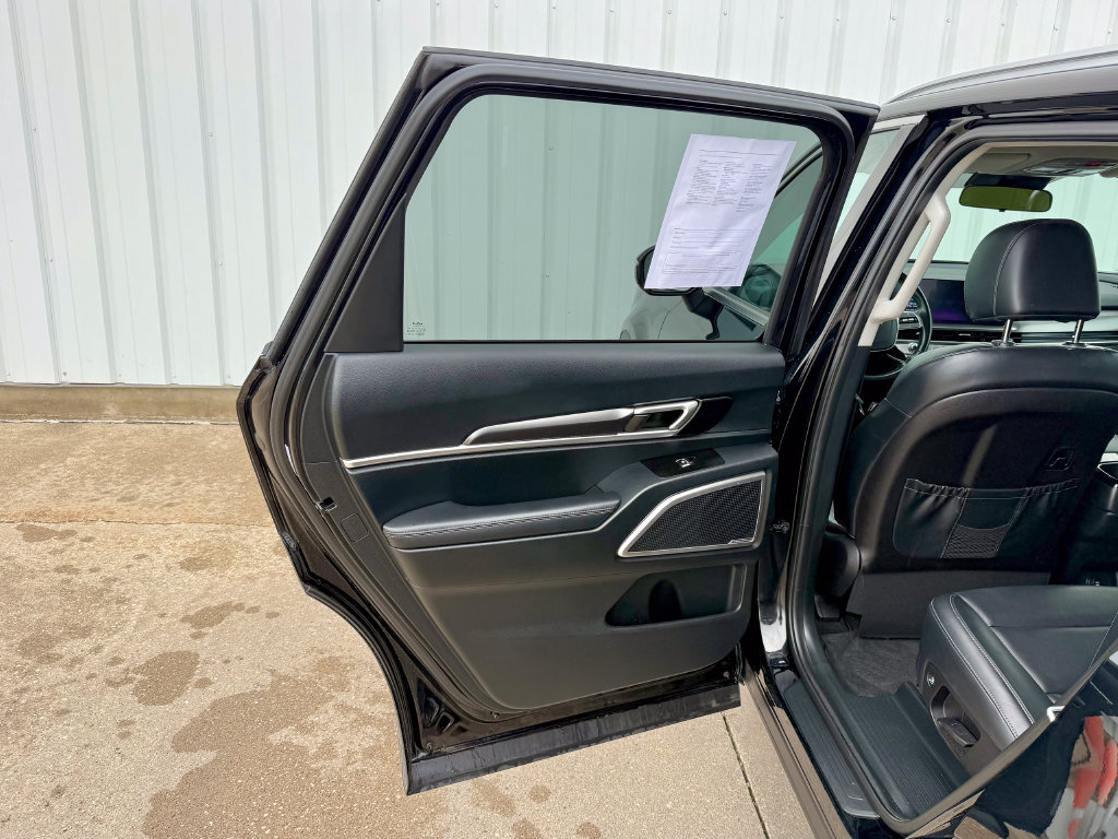 Used 2025 Kia Telluride S AWD/4WD image 16