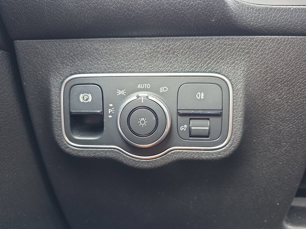 Certified 2023 Mercedes-Benz GLB 35 AMG 4MATIC image 27