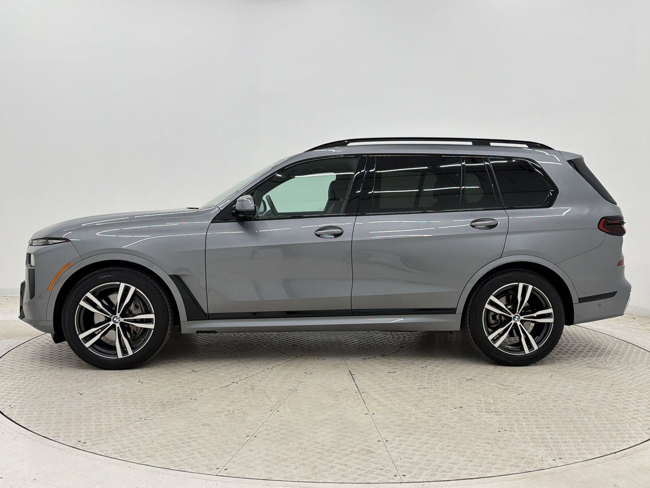 Certified 2025 BMW X7 xDrive40i w/ M Sport Package image 2