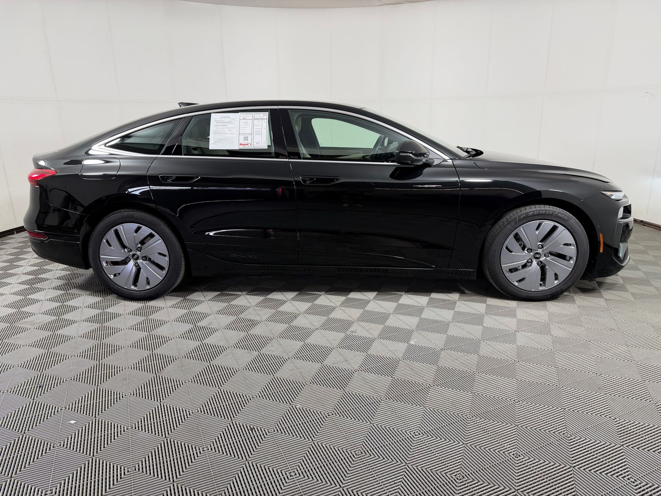 Certified 2025 Audi A6 e-tron Premium w/ Ultra Package AWD/4WD image 8