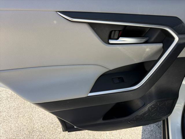 Used 2019 Toyota RAV4 XLE FWD image 24