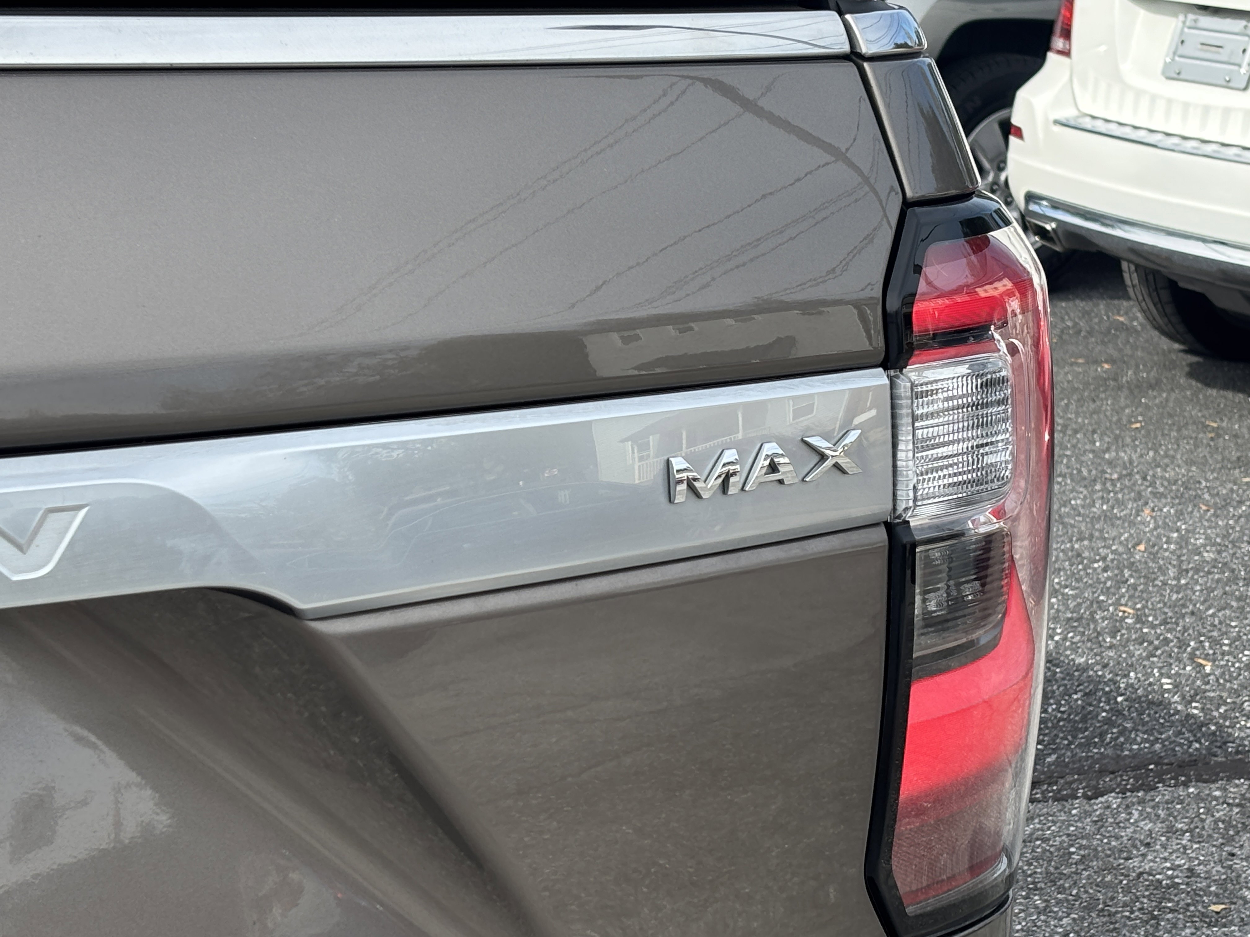 Used 2018 Ford Expedition Max Platinum image 39