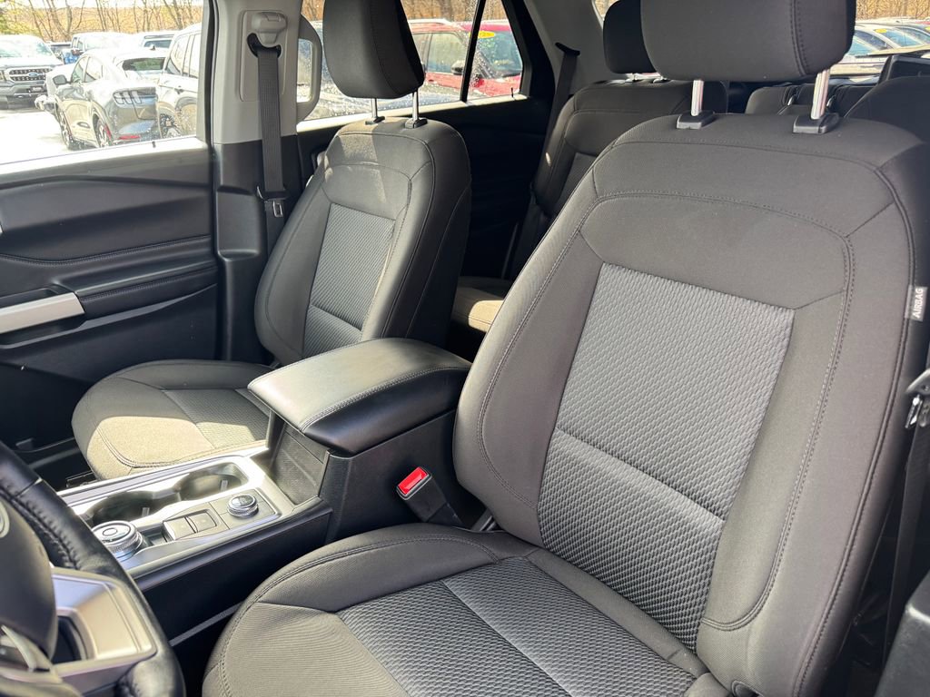 Used 2022 Ford Explorer XLT image 19