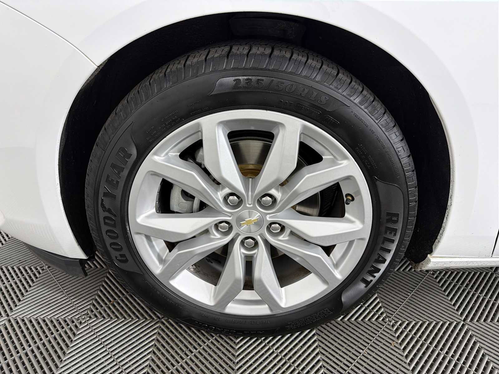 Used 2019 Chevrolet Impala LT FWD image 9