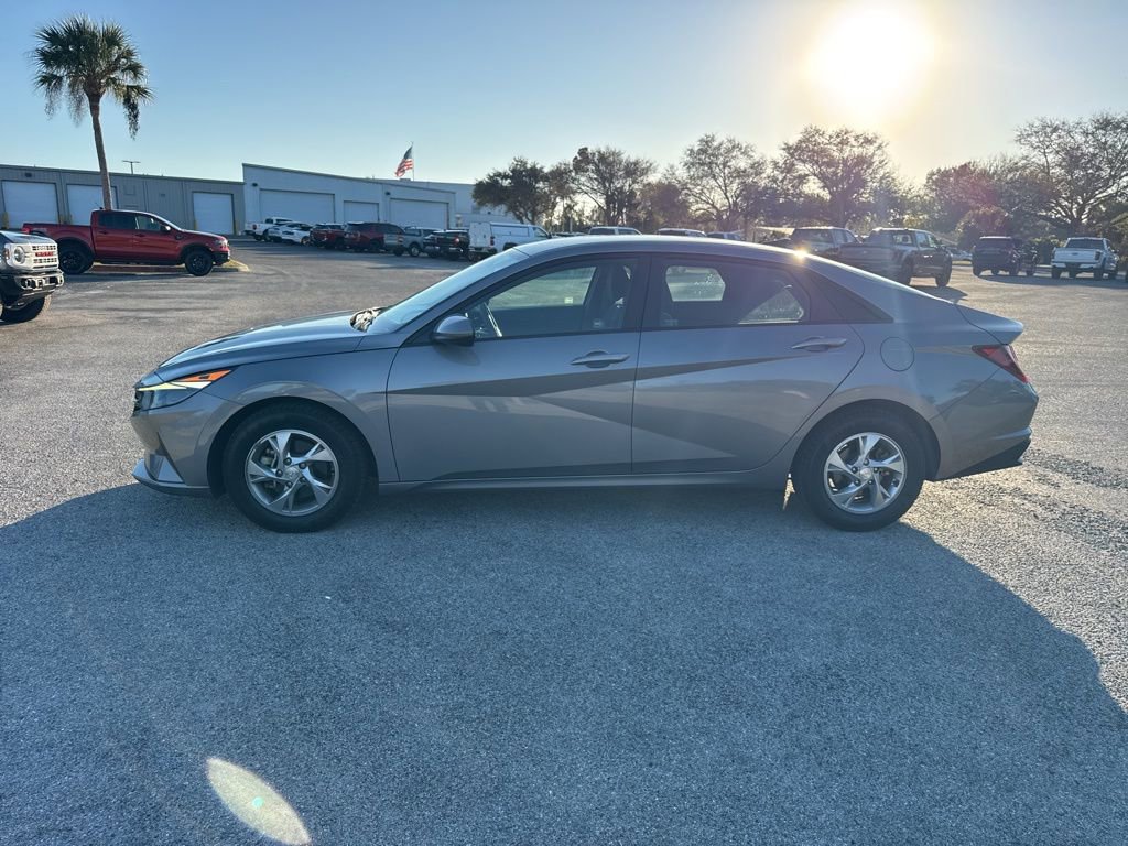 Used 2021 Hyundai Elantra SE image 4