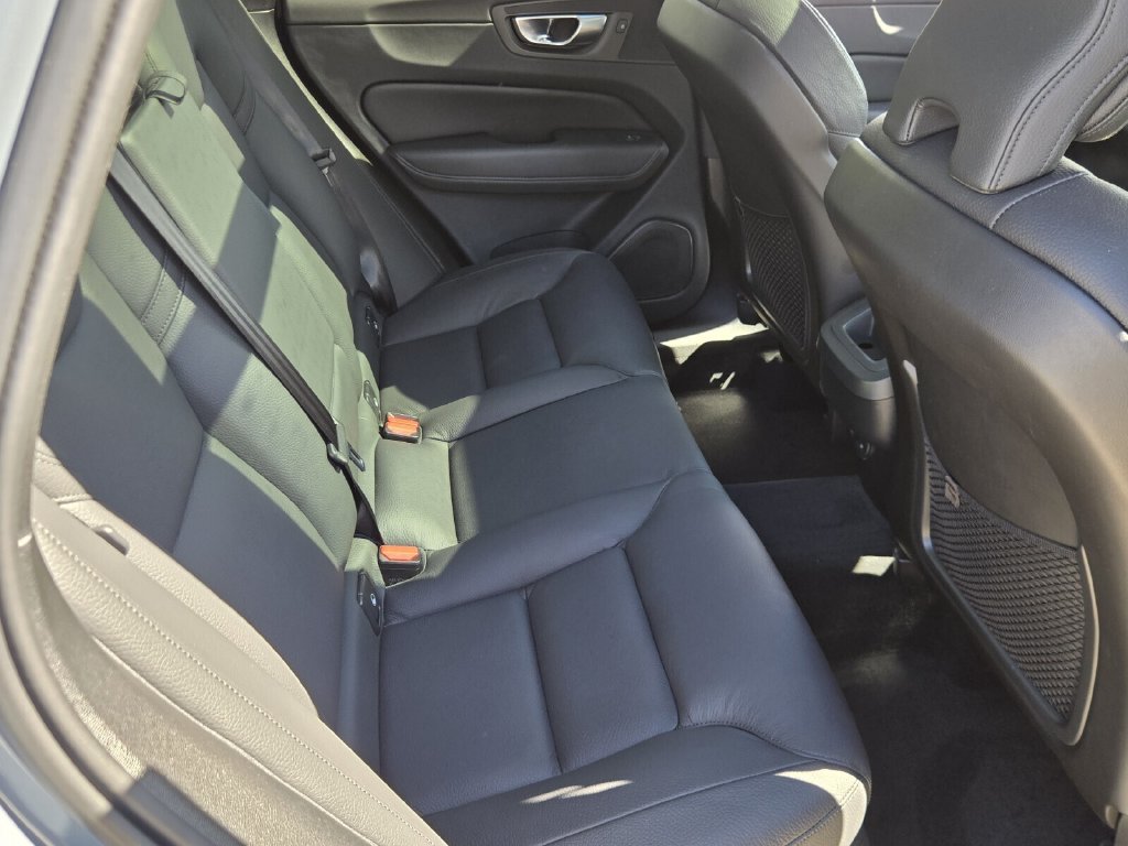 Used 2024 Volvo XC60 B5 Plus AWD/4WD image 16