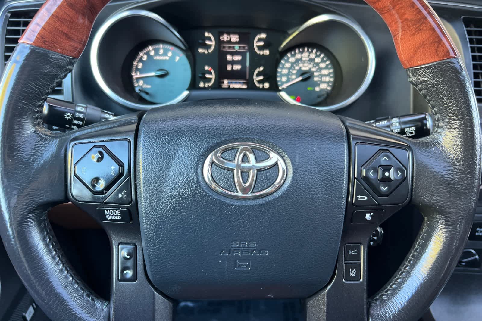 Used 2018 Toyota Sequoia Platinum w/ Carpet Mat Package AWD/4WD image 28