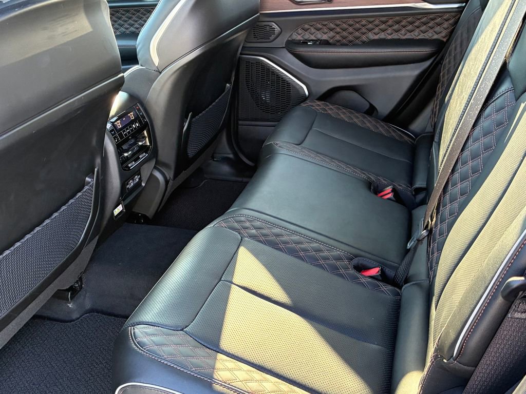 Used 2025 Jeep Grand Cherokee Summit image 16