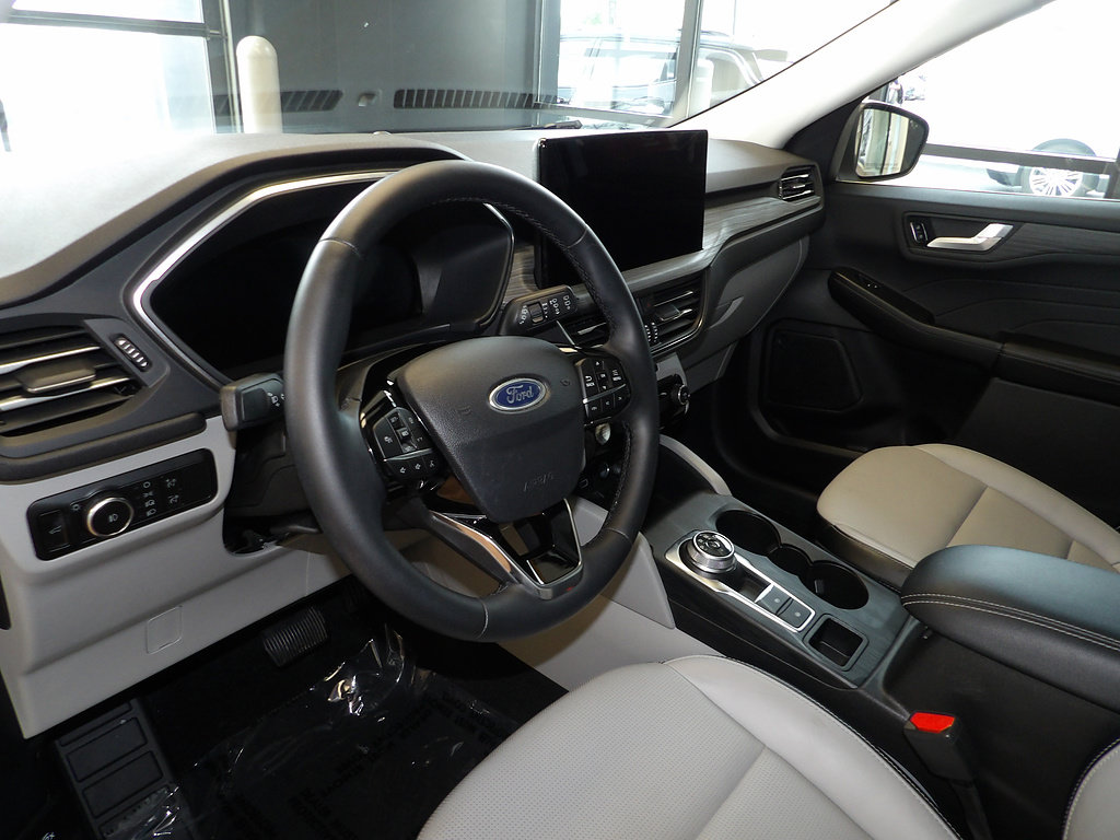 Used 2025 Ford Escape Platinum AWD/4WD image 25