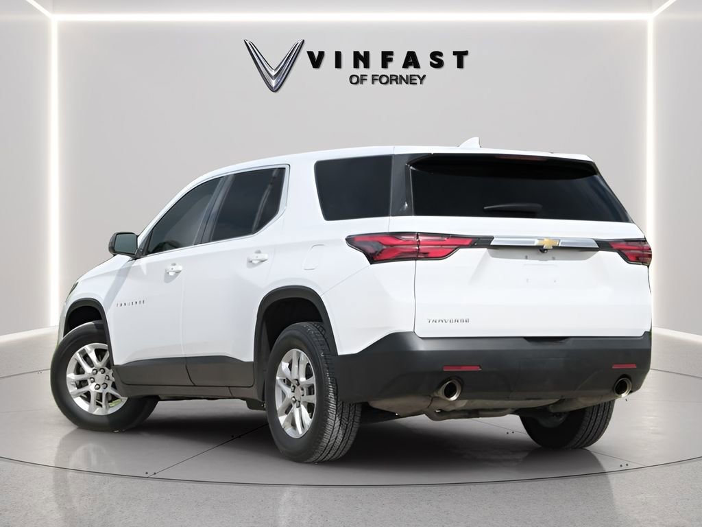 Used 2023 Chevrolet Traverse LS FWD image 2