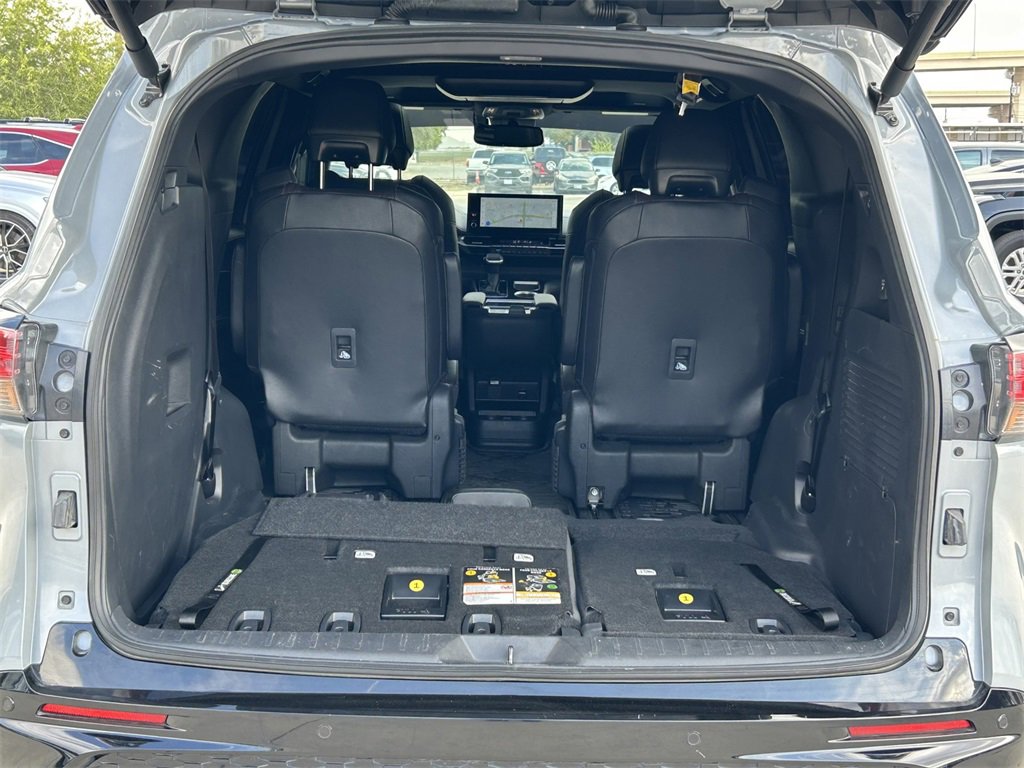 Used 2025 Toyota Sienna XSE image 12
