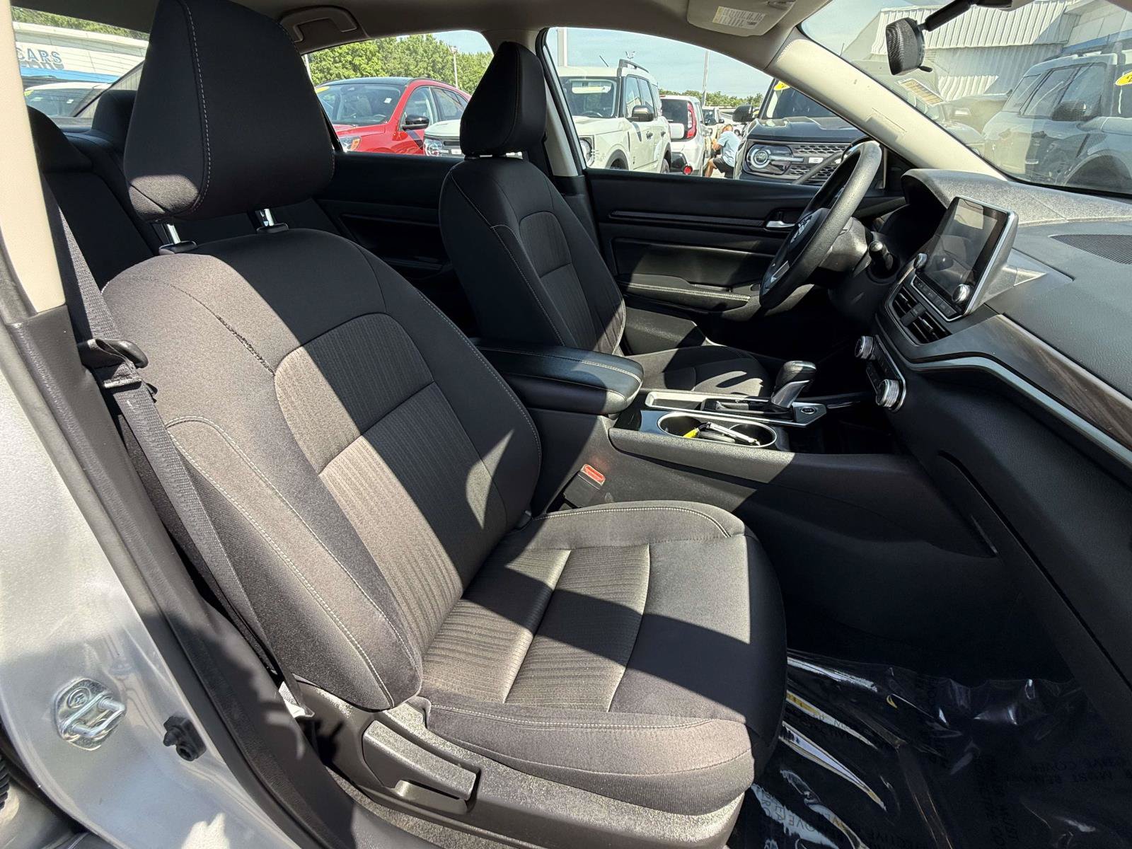 Used 2024 Nissan Altima 2.5 SV FWD image 30
