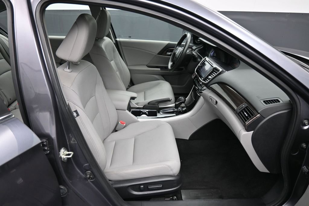 Certified 2017 Honda Accord EX-L image 25
