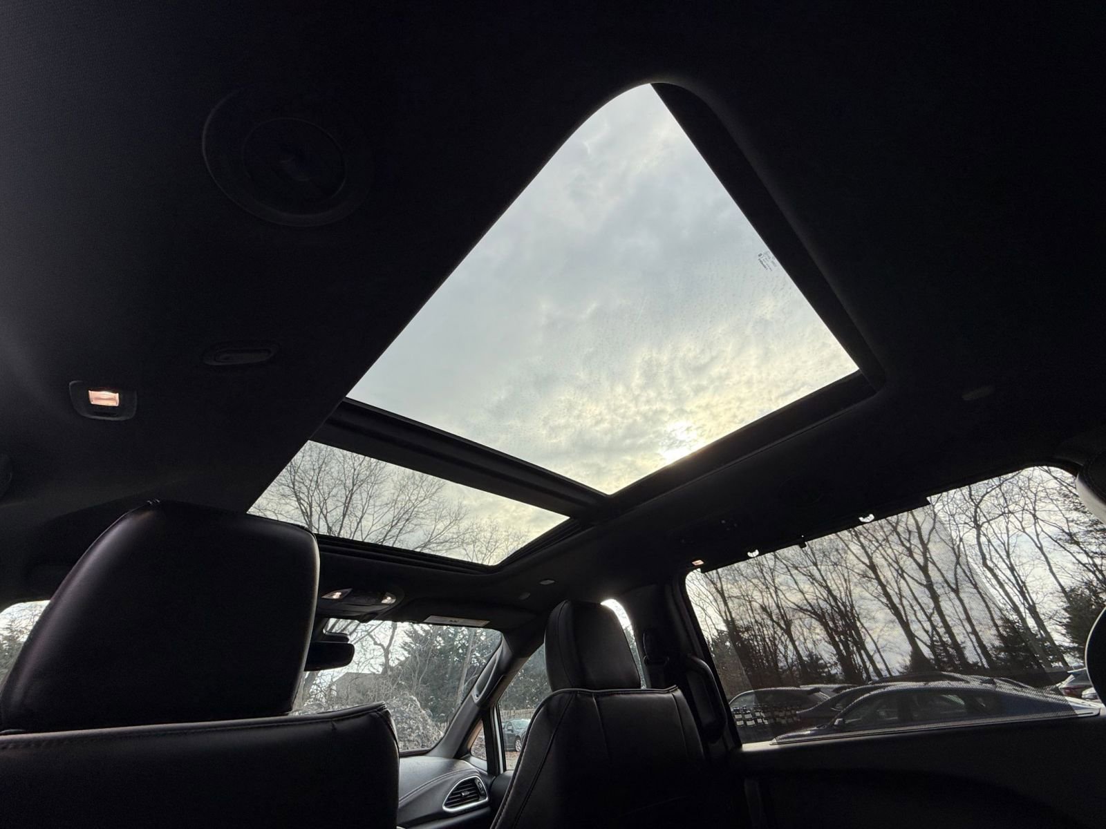 Used 2025 Chrysler Pacifica Limited image 31