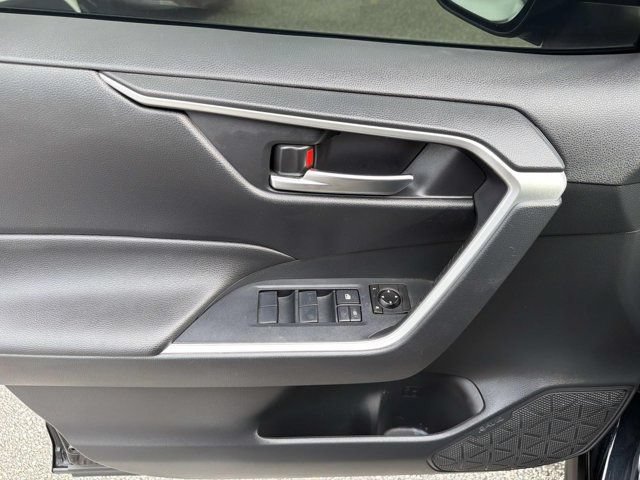 Certified 2020 Toyota RAV4 XLE w/ Convenience Package FWD image 7