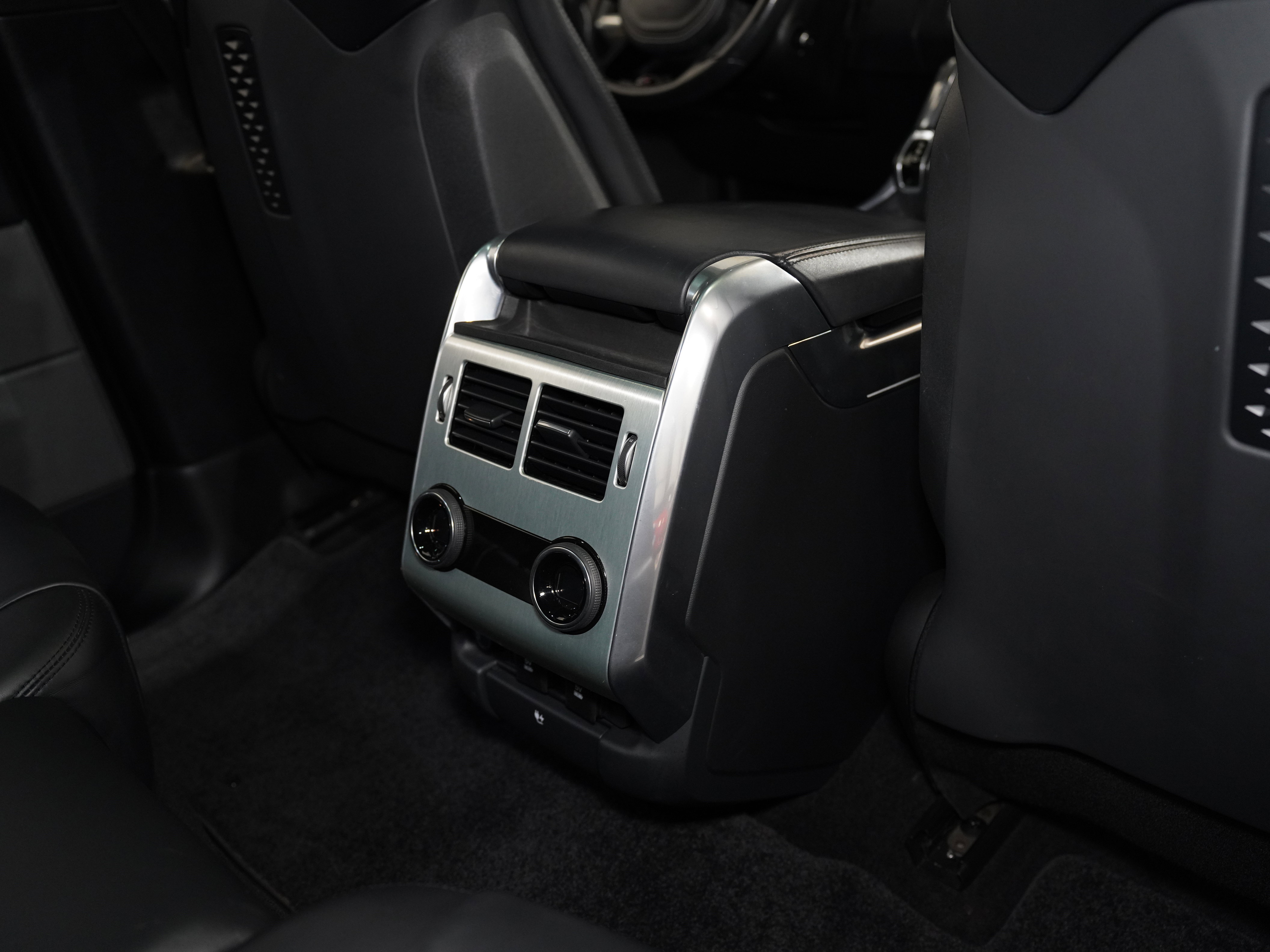 Used 2018 Land Rover Range Rover Sport SVR image 41