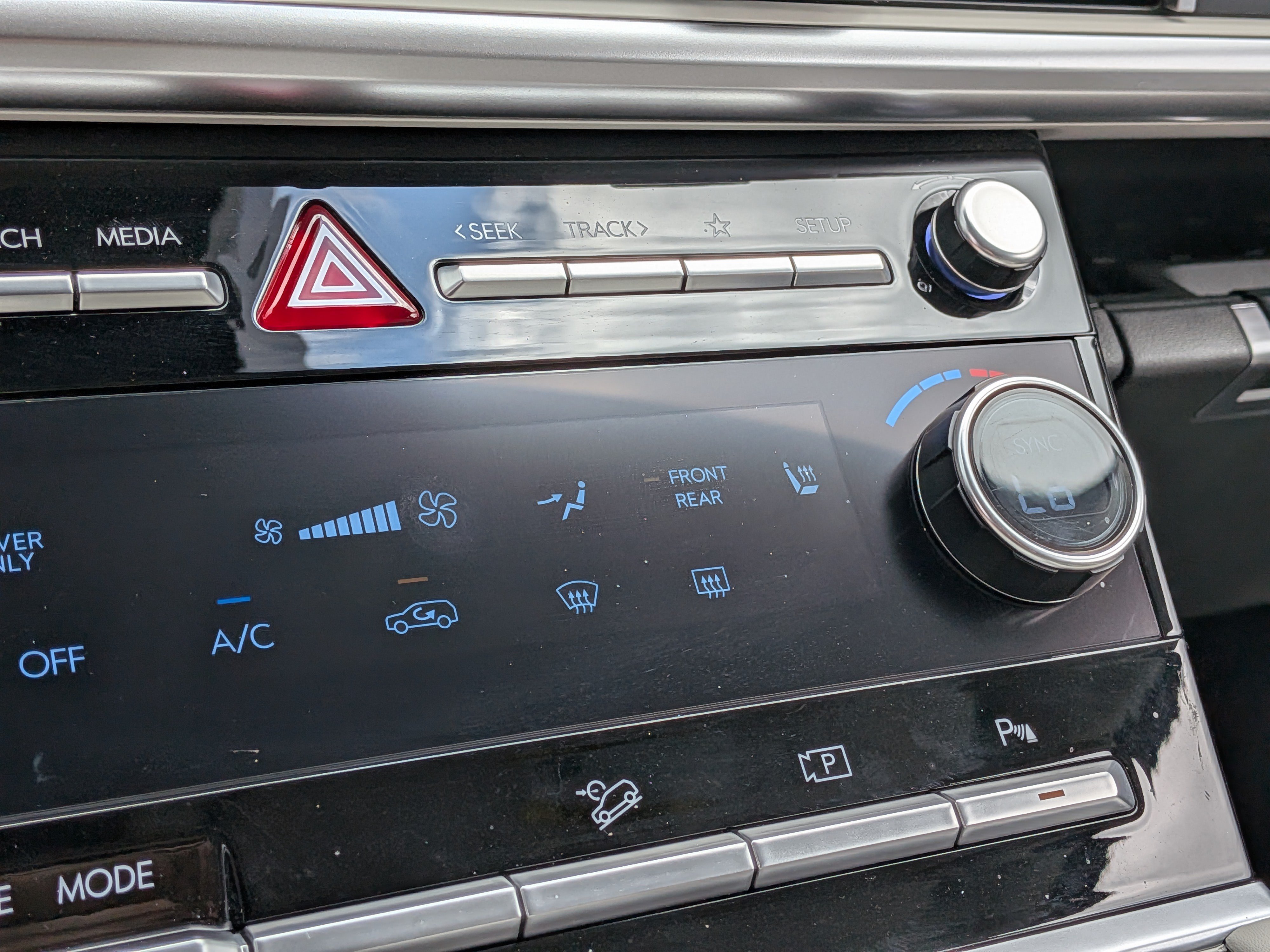 Used 2025 Hyundai Santa Fe SEL FWD image 32