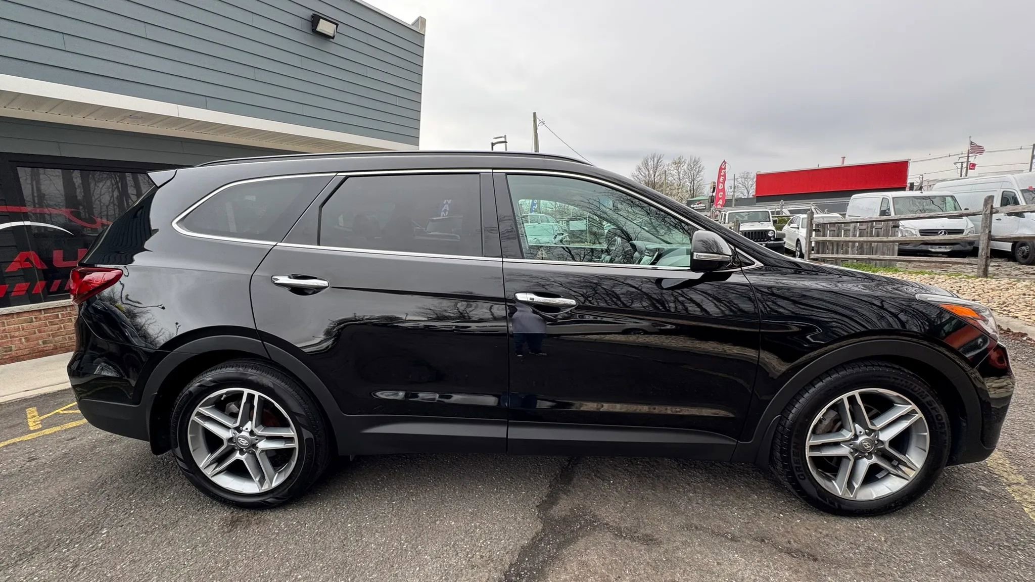 Used 2017 Hyundai Santa Fe AWD image 7