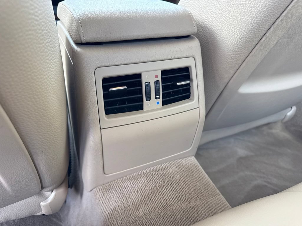 Used 2011 BMW 328i xDrive Sedan AWD/4WD image 14