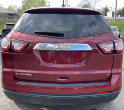 Used 2017 Chevrolet Traverse LT w/ Style and Technology Package image 4
