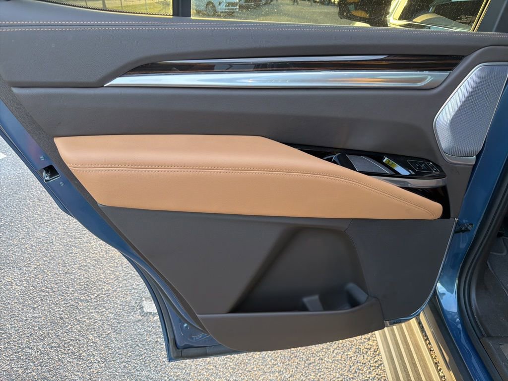 Used 2025 Cadillac Escalade Premium Luxury w/ Touring Package image 14