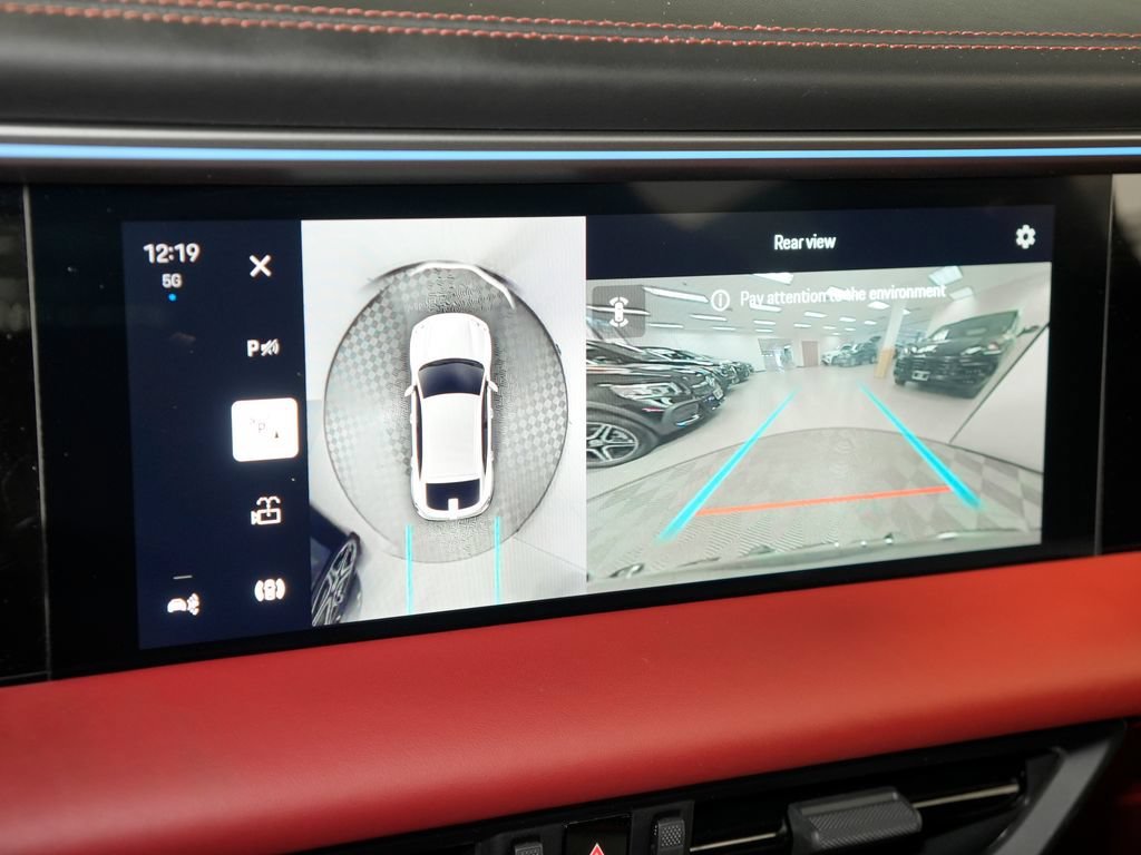 Certified 2025 Porsche Macan 4S Electric AWD/4WD image 33