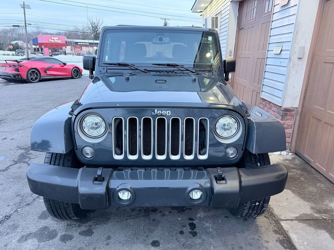 Used 2017 Jeep Wrangler Unlimited Sahara w/ Connectivity Group image 8