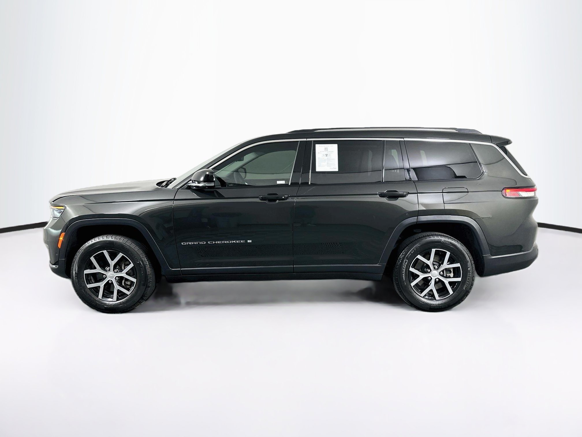 Used 2023 Jeep Grand Cherokee L Limited w/ Luxury Tech Group II AWD/4WD image 4