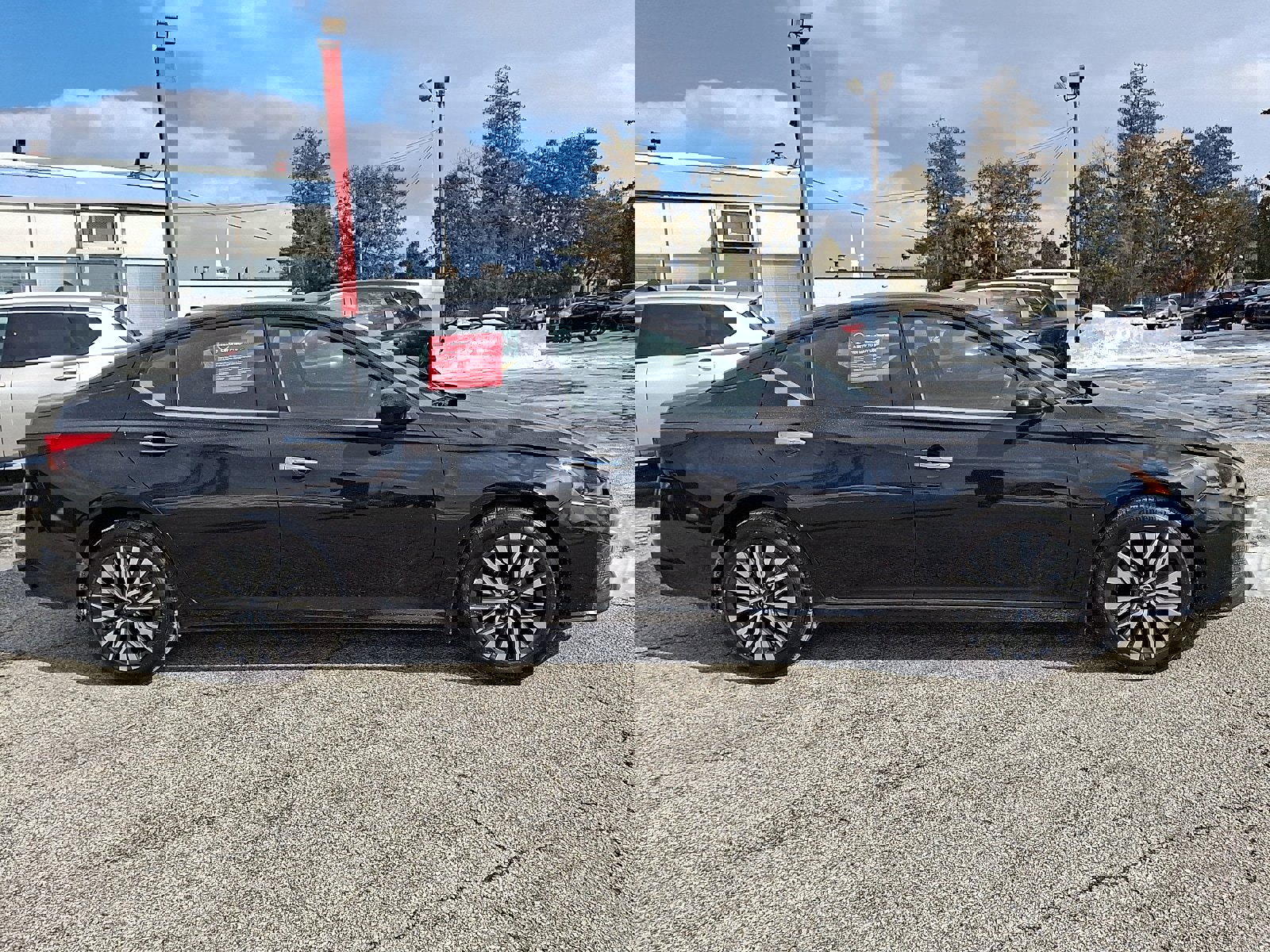 Used 2024 Nissan Altima 2.5 SV w/ SV Premium Package image 7