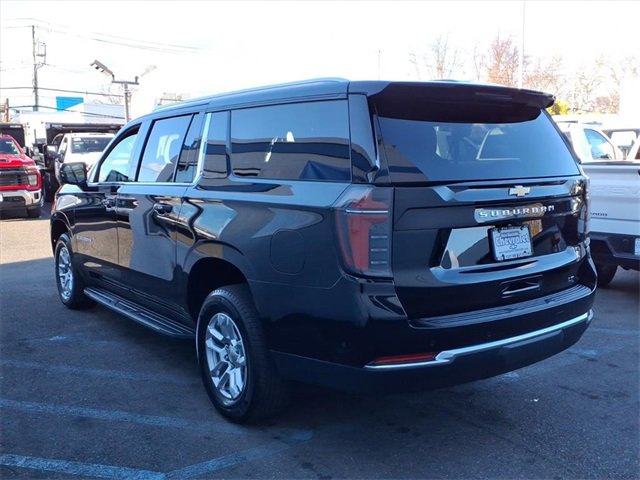 Used 2025 Chevrolet Suburban LT w/ Sun And Tow Package image 4