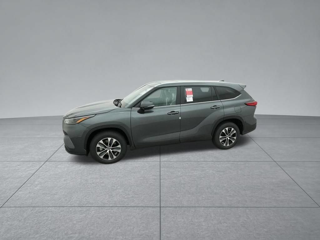 Used 2023 Toyota Highlander XLE FWD video 2