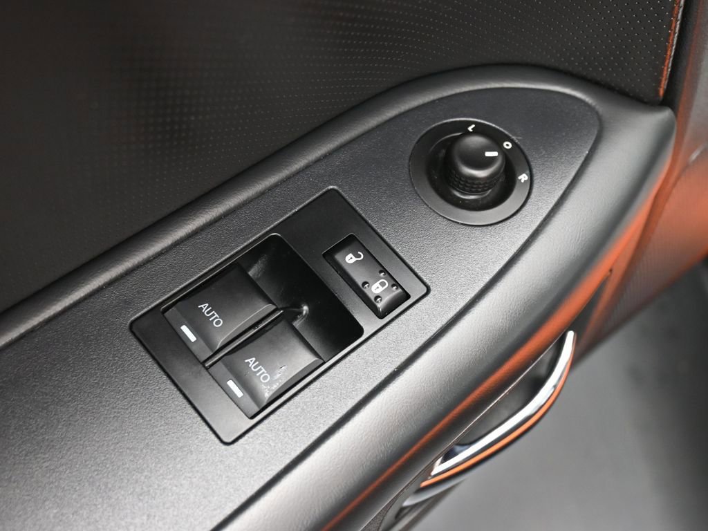 Used 2014 Dodge Challenger R/T Plus image 10