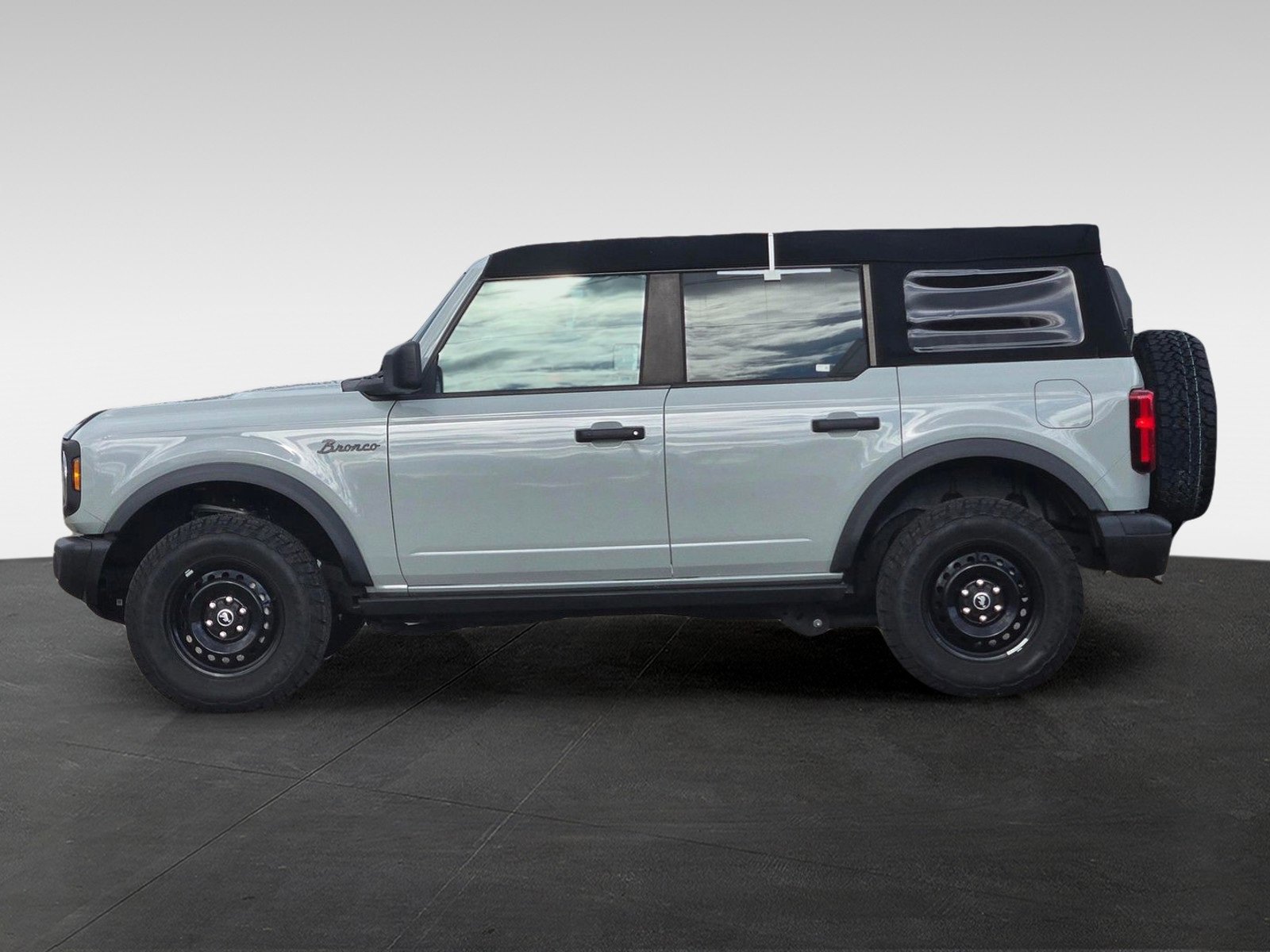 Used 2023 Ford Bronco Black Diamond image 7
