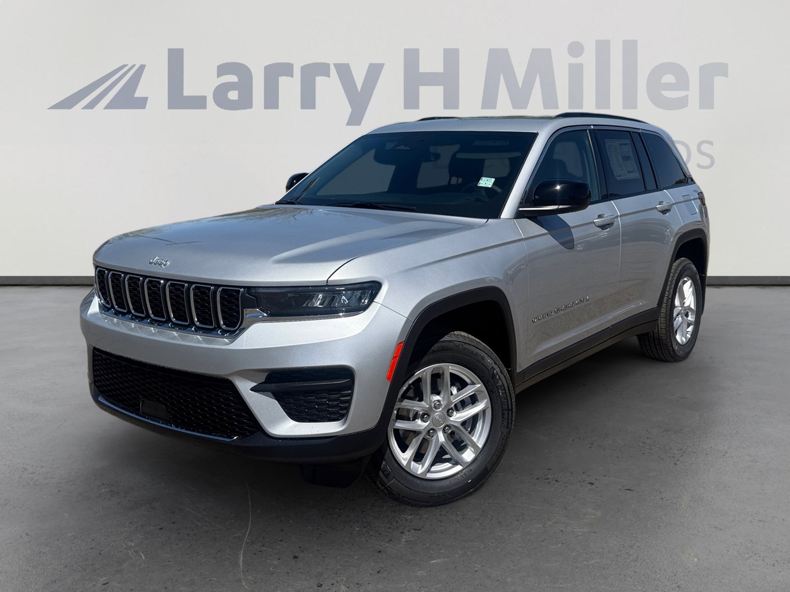 New 2026 Jeep Grand Cherokee Laredo w/ MOPAR Finishing Package